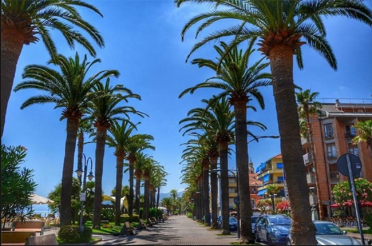 Hotel La Milanese Pietra Ligure Exteriör bild