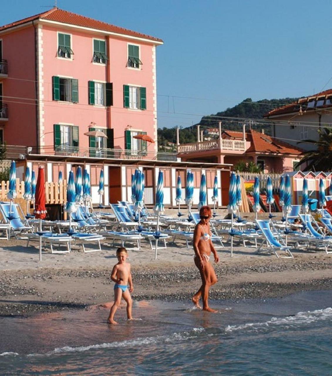 Hotel La Milanese Pietra Ligure Exteriör bild
