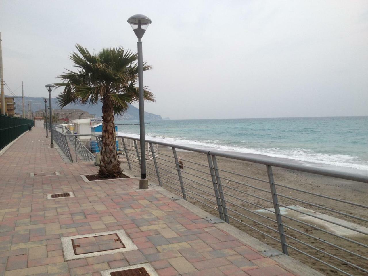 Hotel La Milanese Pietra Ligure Exteriör bild