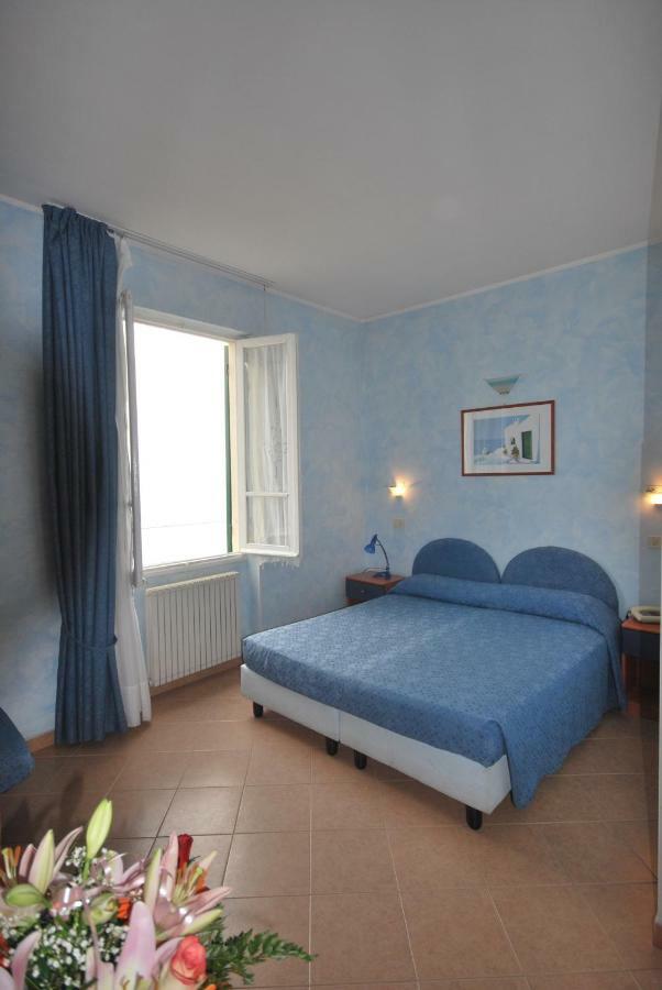 Hotel La Milanese Pietra Ligure Exteriör bild