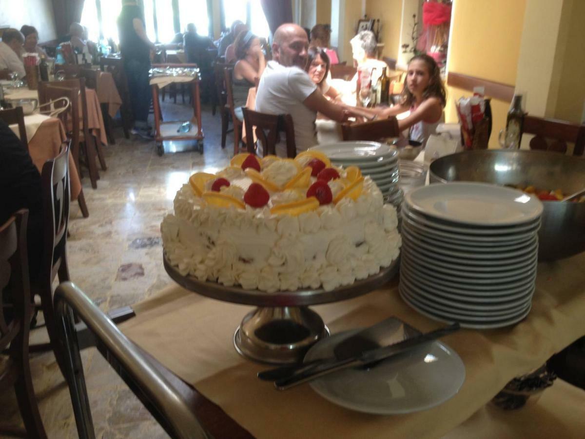 Hotel La Milanese Pietra Ligure Exteriör bild